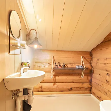 Luxurious And Modern Log Cabin Close To Nature * Lislevatn