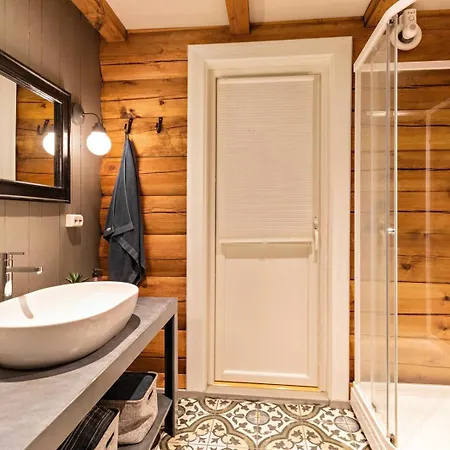 Luxurious And Modern Log Cabin Close To Nature *