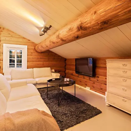 Luxurious And Modern Log Cabin Close To Nature Holiday home *