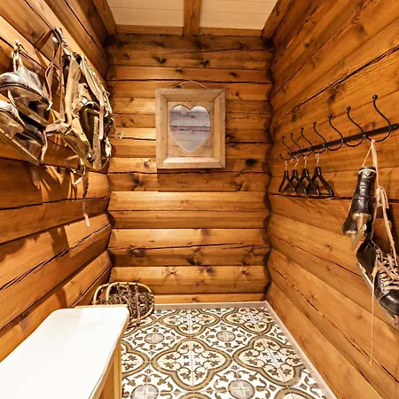 Luxurious And Modern Log Cabin Close To Nature Holiday home *